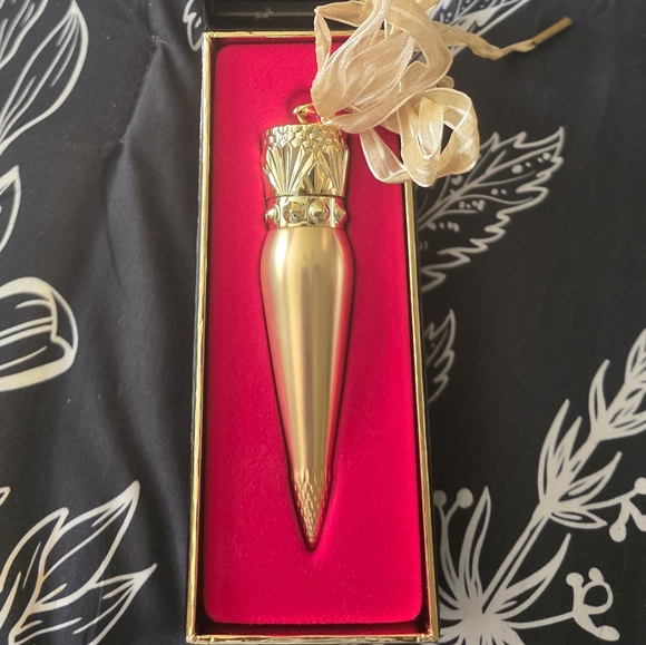 CHRISTIAN LOUBOUTIN - VELVET MATTE LIP COLOUR